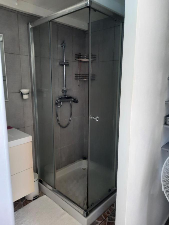 Studio Avec Piscine Privee, Idealement Situe Saint-Claude Exterior photo